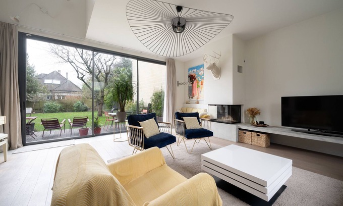 Suresnes Villa | Large villa with garden in Suresnes - Welkeys