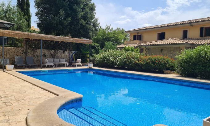 Crestatx Villa | Grande villa con piscina y jacuzzi en una zona residencial