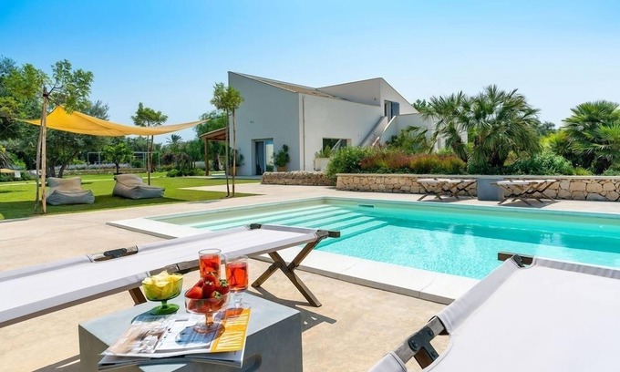 Avola Villa | vacaciones alquiler gran chalet italia, sicilia, costa este, junto al mar, piscina, internet wi-fi, aire acondicionado, gimnasio, gar
