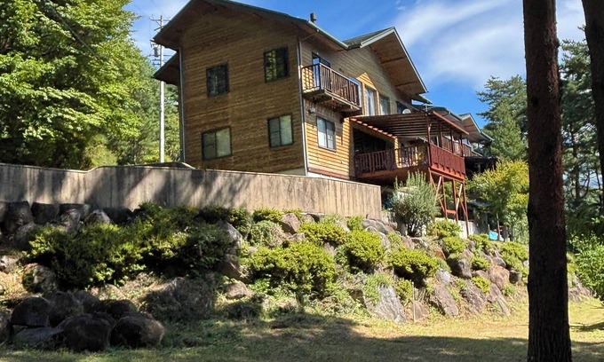 Shimosuwa Casa | Large Western House with deck overlooking Lake Suwa, Sth Alps & Mt Fuji