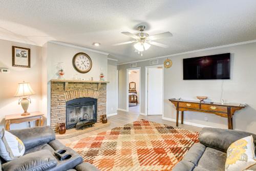 Hot Springs Casa | Large Yard and Fire Pit Hot Springs Home