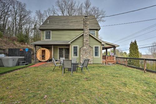 Paupack Casa | Large Yard and Games Edgewater Escape in Paupack!