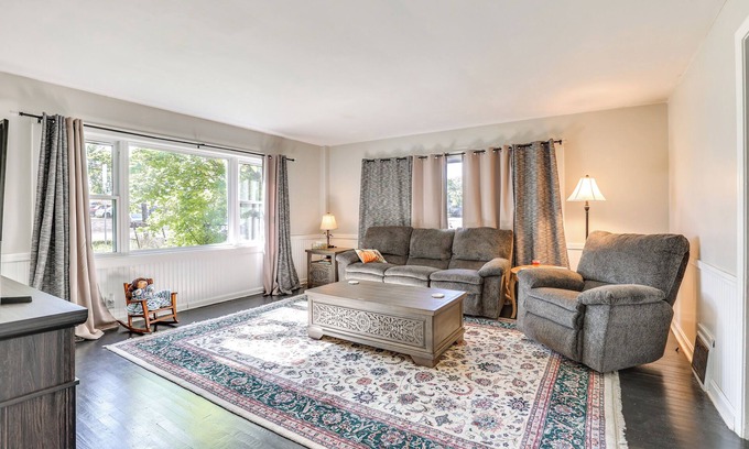 Ravenna Casa | Large Yard & Fire Pit: Pet-Friendly Ravenna Home!