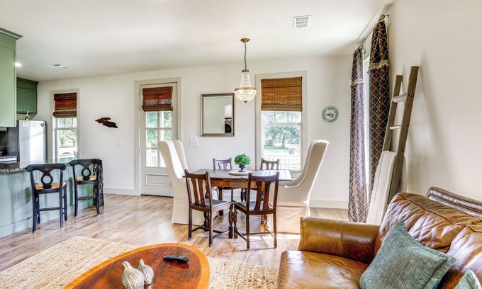 South Baton Rouge Casa | Large Yard: 'Pascagoula Peach' Home in Baton Rouge