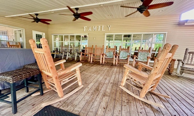 Saucier Casa | Largest Coast Mini Resort! Pool, Gym, Pool table, Lake +