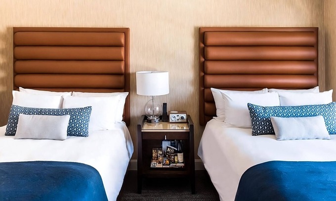 Downtown Portland Hotel | Largest Portland Saturday Market! 3 Modern Units at Dossier Hotel! Parking!