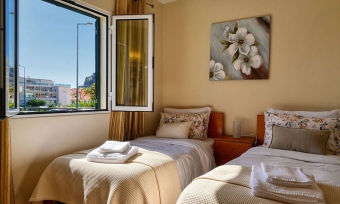 Machico Apartamento | Largo dos Milagres, a Home in Madeira