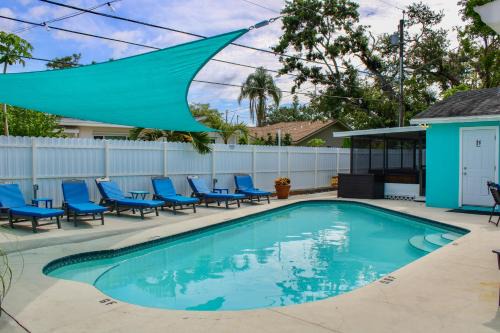 Harbor Bluffs Casa | Largo Family Oasis Private Pool and Hot Tub!