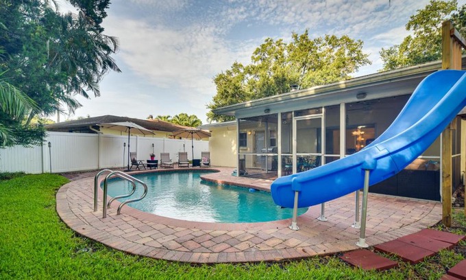 Largo Casa | Largo Retreat with Private Pool, Slide and Treehouse!