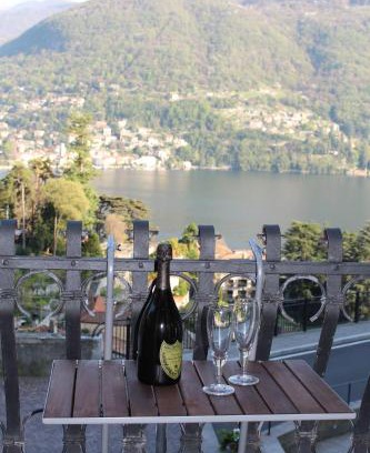 Moltrasio Casa | Larian Chalet