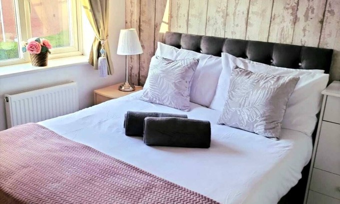 Weston on Trent Casa | Larkspur House in West midlands- Free Parking & Cinema