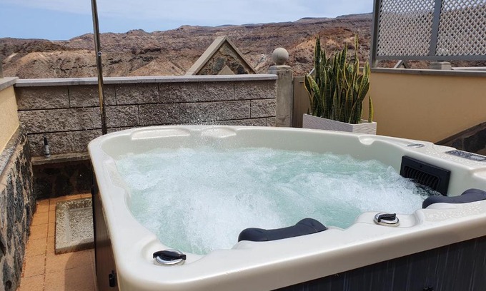 Puerto Rico Apartamento | Las Brisas de Puerto Rico with Jacuzzi