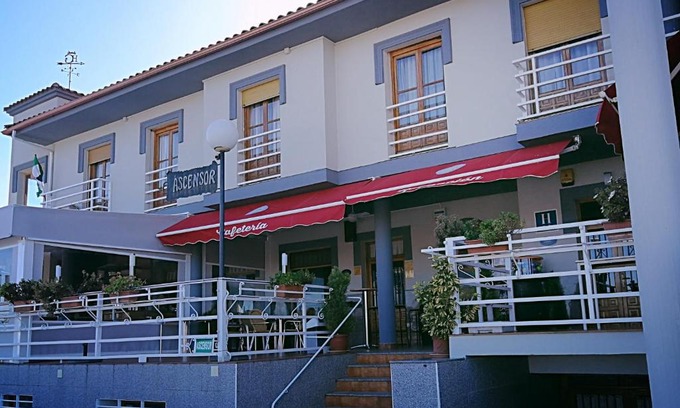 Torre de Santa María Hotel | LAS GLORIAS