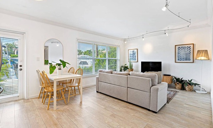 Hendricks and Venice Isles Apartamento | Las Olas Blvd Waterfront Apt