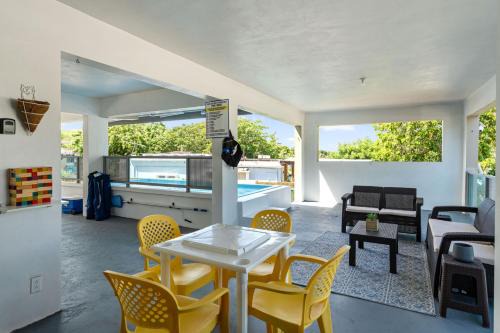 Montalva Casa | Las Palmas Beach House with Private Pool and Pool Table