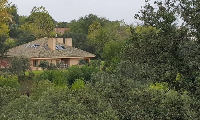 Sevilla la Nueva Chalet De Esquí | Las Siete Encinas, gran chalet a las afueras de Madrid