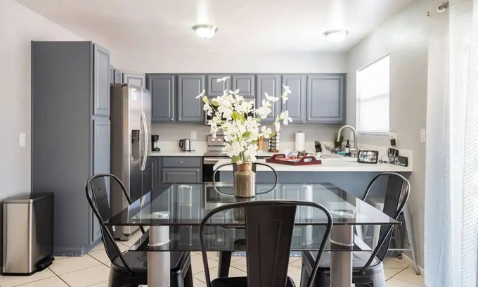 Whitney Casa | Las Vegas Retreat · Casa Moderna 3H · A 10 Min del Strip · Con Licencia
