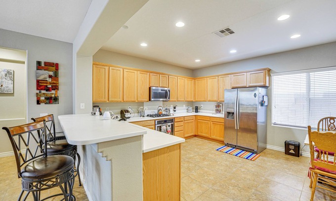 Silverstone Ranch Casa | Las Vegas Retreat w/Gas Grill & Mountain Views!