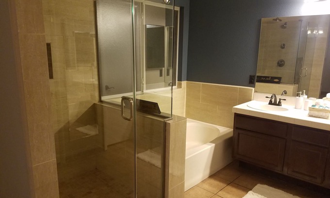 Black Mountain Casa | Retiro de Las Vegas con RV / Boat Parking