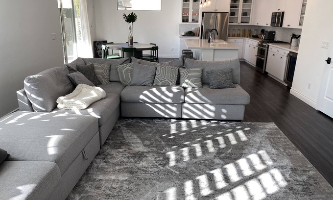 Bard Casa | Las Vegas - Spacious Oasis