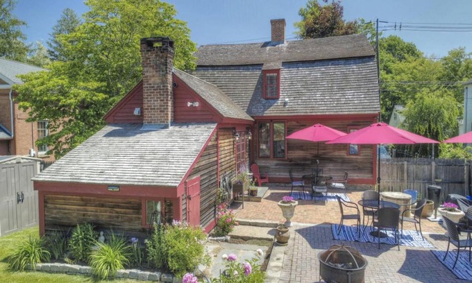 Stonington Casa | Last House on the River