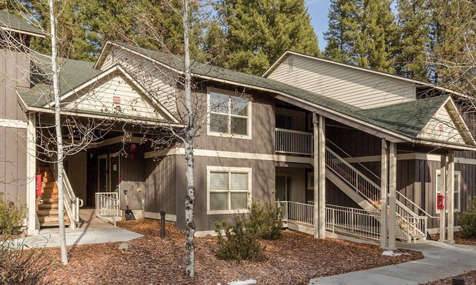 McCall Complejo | Last minute getaway! Head to the mountains!