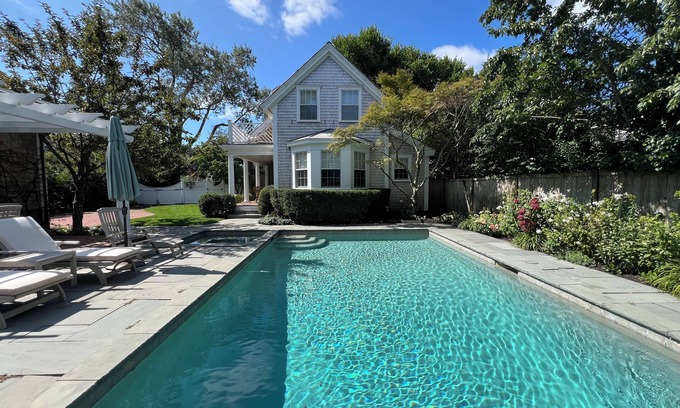 Edgartown Casa | Edgartown 6 BR Gem en la ciudad | Piscina y jacuzzi