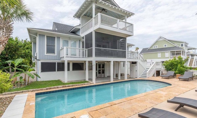 Beachwalk Casa | Latitude Adjustment - Private Pool!