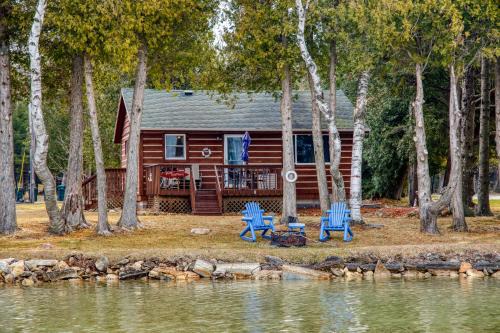 Sturgeon Bay Casa | Latitude Adjustment by Simple Life Rentals