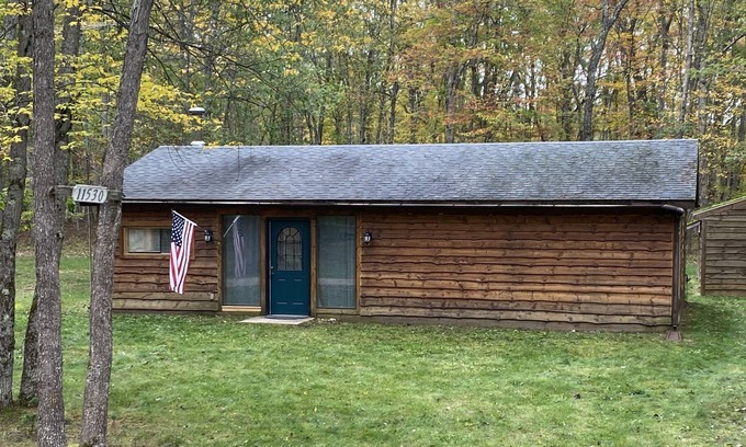 Irons Cabina | Latitude Adjustment Cabin- Close to all up north activities!!