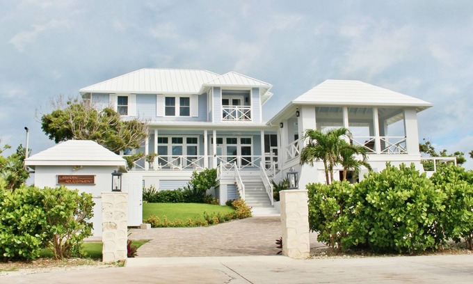 Hope Town Casa | Latitude Adjustment - The best of indoor-outdoor island living