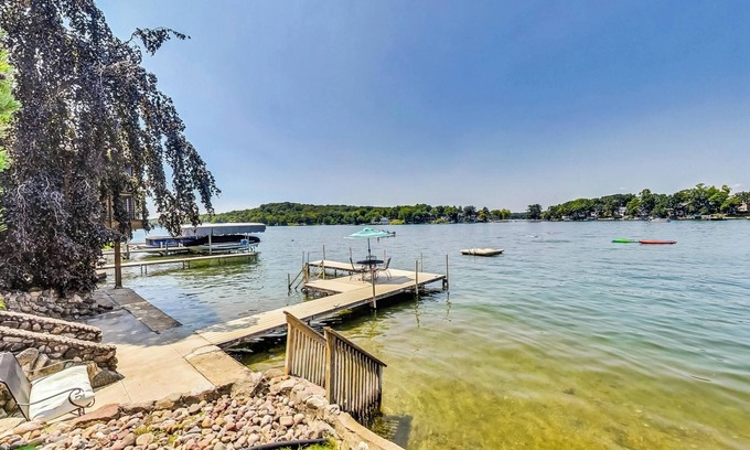 Lauderdale Lakes Casa | Lauderdale Lakefront Home, Sleeps 10