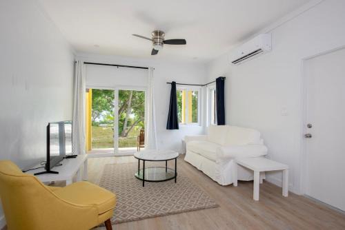 Governor's Harbour Apartamento | Laughing Bird 1BR #1 - Brand New Stylish Apartment, Pool, Beach condo
