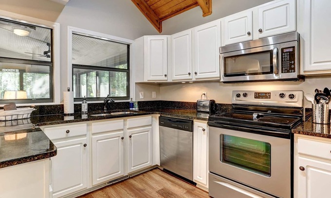 Big Canoe Cabina | Laughing Fox Hideaway - Big Canoe GA
