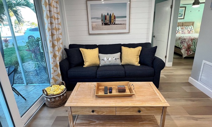 Englewood Cabaña | Laughing Gull at Shorebirds 3min walk to beach Sunsets! Kayaks Bikes and More!