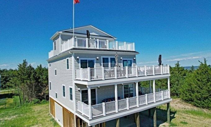 Milford Casa | Laughter Beach House! LIFE, LOVE, LAUGHTER & INCREDIBLE VIEWS