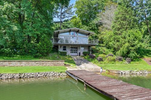 Mount Mourne Casa | Launch and Dock Lake Norman Retreat with Scenic Deck