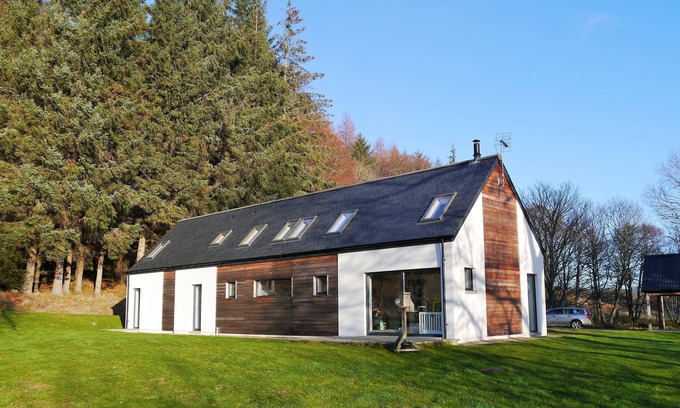 Aberlour Cabaña | Laundry Cottage - a house that sleeps 8 guests in 4 bedrooms