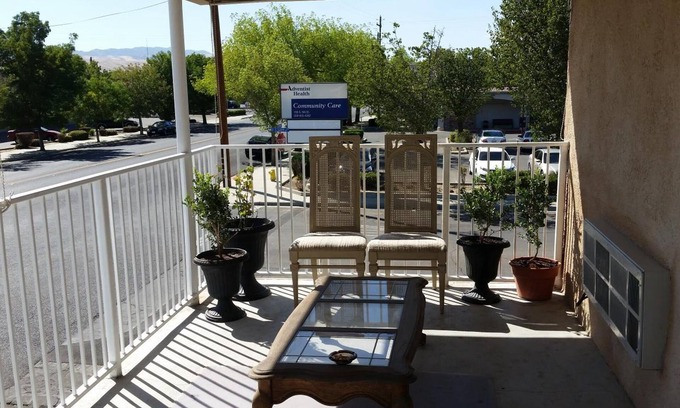 Coalinga Hotel | Laura Lodge