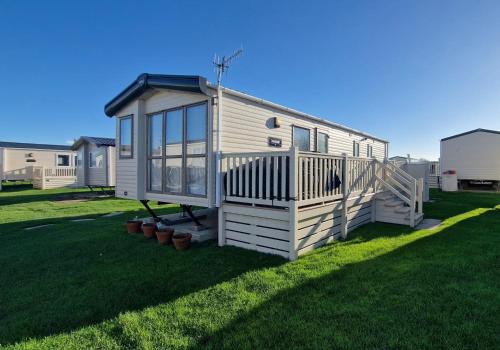 Selsey Casa | Laurah's Retreat, West Sands, Seal Bay Resort, Slesy