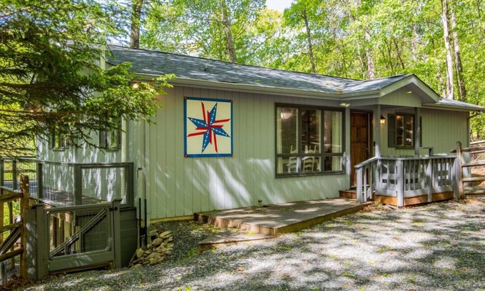 Deep Gap Cabina | Laurel Creek Cottage - Powder Horn Mountain,VIEW and Sounds of Laurel Creek