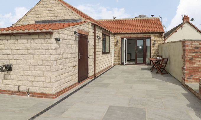 Malton Cabaña | LAUREL FARM, pet friendly, country holiday cottage in Rillington