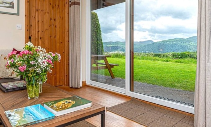Eglwysbach Cabaña | Laurel Indoor Pool · Hot Tub · Sensational Views