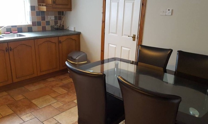 Magherafelt Casa | Laurelbrook Town House