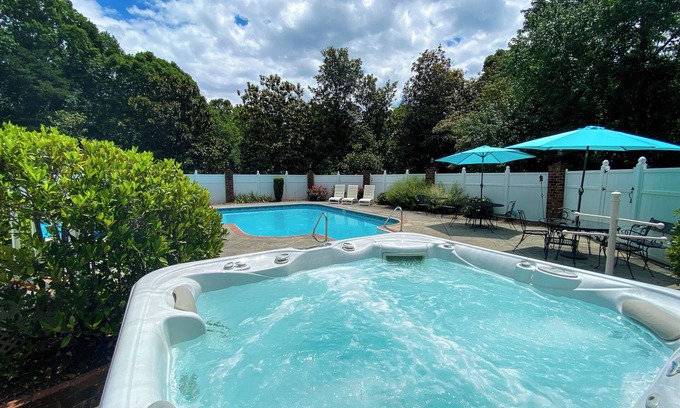 Lynn Casa | Laurelwood of Tryon | Distinctive Old-World Luxury Including a Pool, Hot Tub, and Game Room