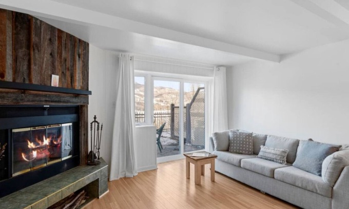 Mont-Tremblant Apartamento | Laurentian Retreat with Views of Mont-Tremblant