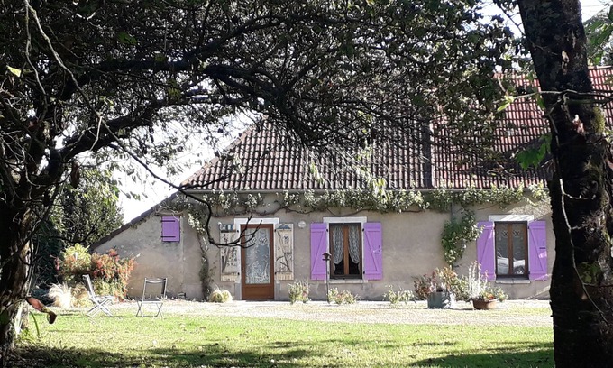 Freville-du-Gatinais Casa | Lavender shutters