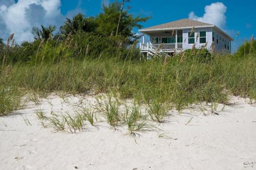 Governor's Harbour Casa | Lavender Beach House home