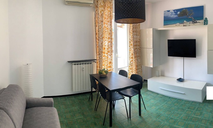 Rapallo Apartamento | Lavi House with Box