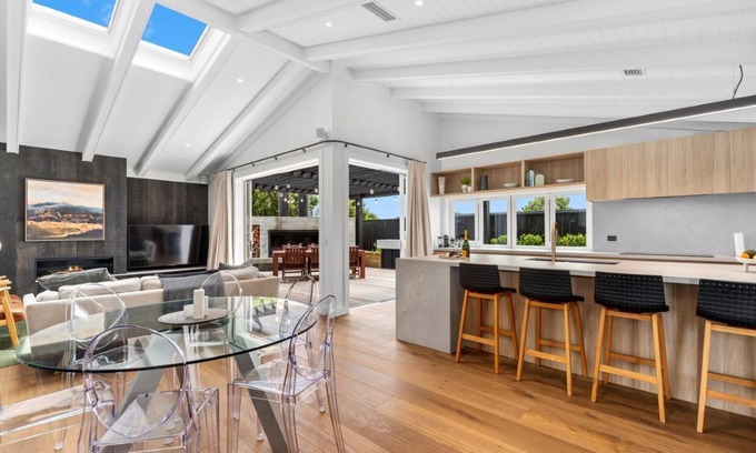 Hilltop Casa | Lavish at the Lake in Taupo